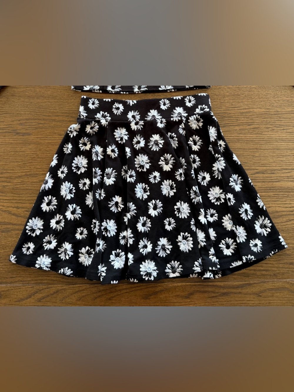 H&M Divided Black Skater Skirt with White Daisy Print Size XS